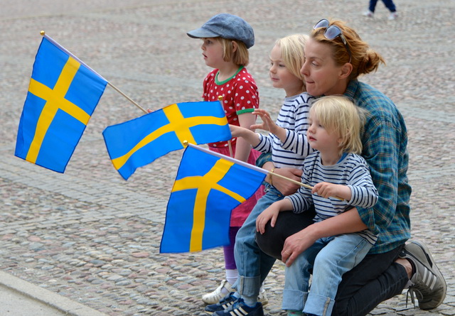 العيد الوطني في السويد وأحتفالات بالسويديين الجدد ممن حصلوا على الجنسية