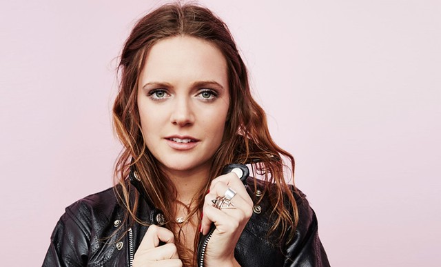 Tove Lo المغنية وكاتبة الأغاني السويدية